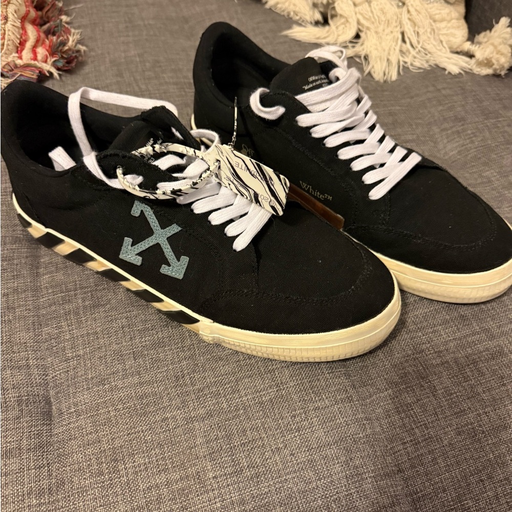 Off-White Black and White Sneakers Classic Skate Style